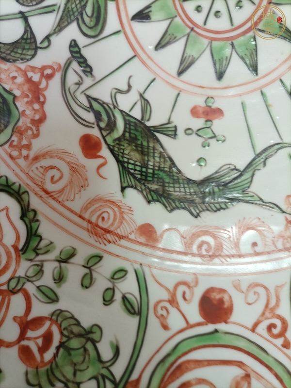 古玩陶瓷紅綠彩盤真品鑒賞圖