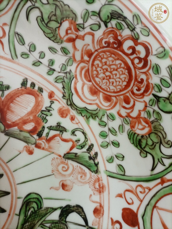 古玩陶瓷紅綠彩盤真品鑒賞圖