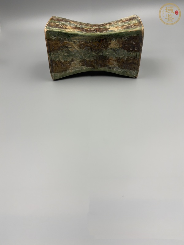 古玩陶瓷宋三彩·珍珠地牡丹紋脈枕真品鑒賞圖