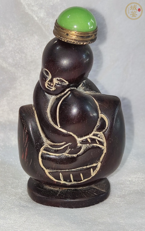 古玩角雕童子捧壽鼻煙壺真品鑒賞圖