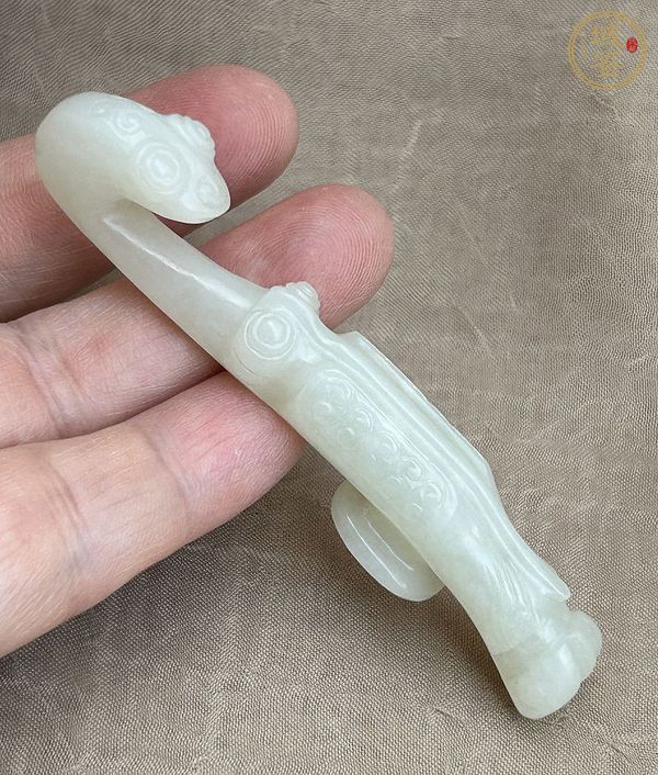 古玩玉螳螂帶鉤真品鑒賞圖