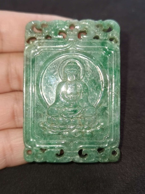 古玩轉(zhuǎn)賣翡翠雕“佛牌”拍賣,當(dāng)前價(jià)格466元