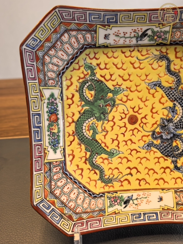 古玩陶瓷廣彩龍紋四方盤真品鑒賞圖