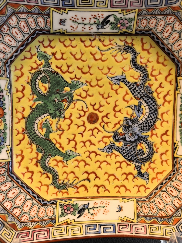 古玩陶瓷晚清民國黃釉龍紋四方盤拍賣，當(dāng)前價(jià)格550元