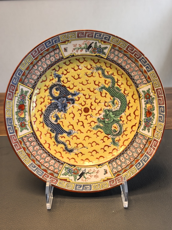 古玩轉(zhuǎn)賣晚清民國(guó)黃釉龍紋盤拍賣,當(dāng)前價(jià)格10000元