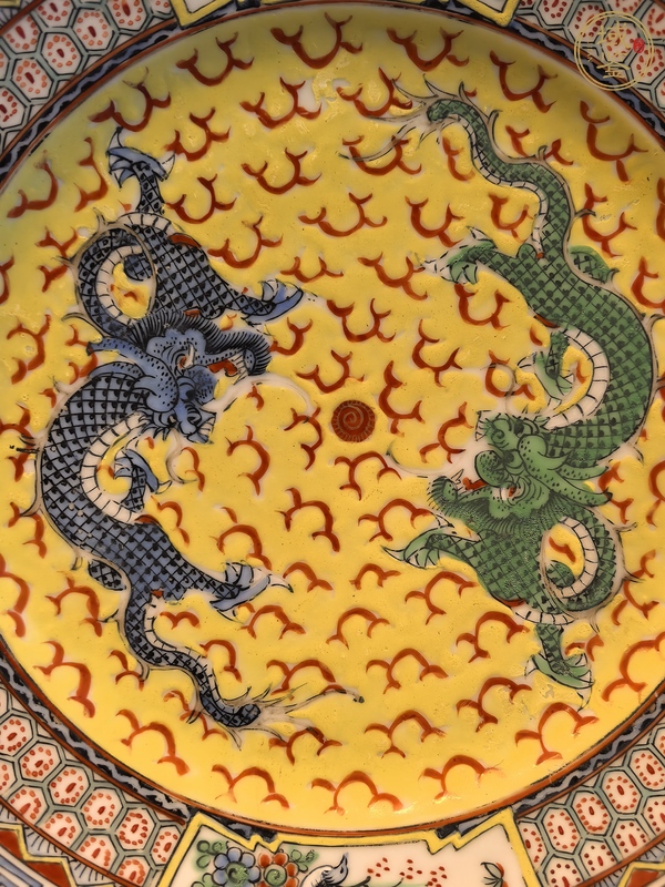 古玩陶瓷廣彩龍紋盤真品鑒賞圖