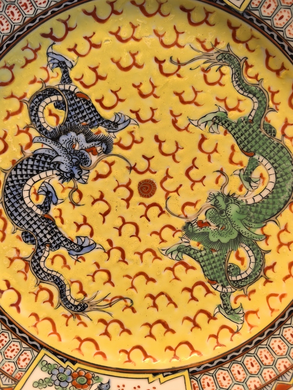 古玩轉(zhuǎn)賣晚清民國黃釉雙龍紋盤拍賣,當(dāng)前價(jià)格792元