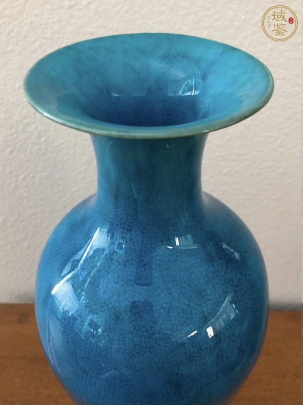 古玩陶瓷孔雀藍(lán)釉觀音瓶真品鑒賞圖