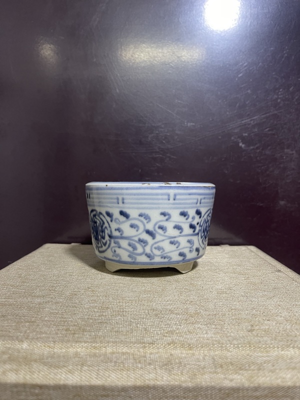 古玩陶瓷清，青花八寶纏枝蓮?fù)矤t。拍賣(mài)，當(dāng)前價(jià)格1680元