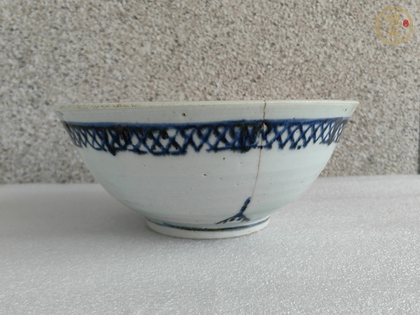 古玩陶瓷青花花卉紋碗真品鑒賞圖
