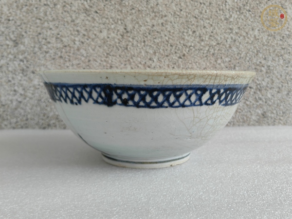 古玩陶瓷青花花卉紋碗真品鑒賞圖