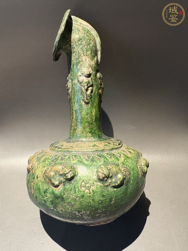古玩陶瓷綠釉貼塑人物瑞獸撇口瓶真品鑒賞圖
