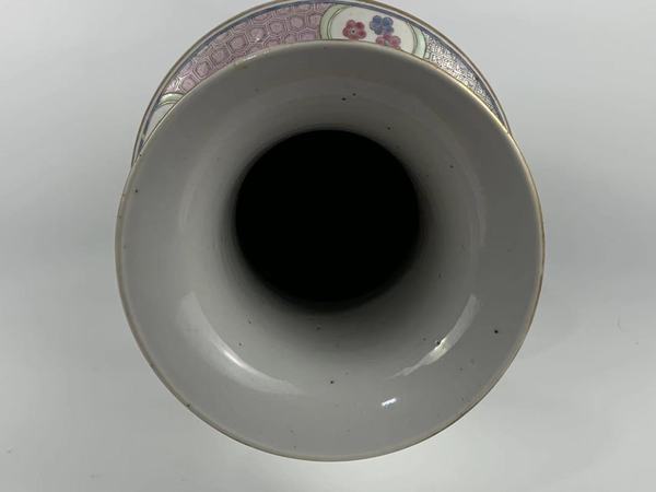 古玩陶瓷清晚期·粉彩八仙人物紋棒槌瓶拍賣，當前價格1776元