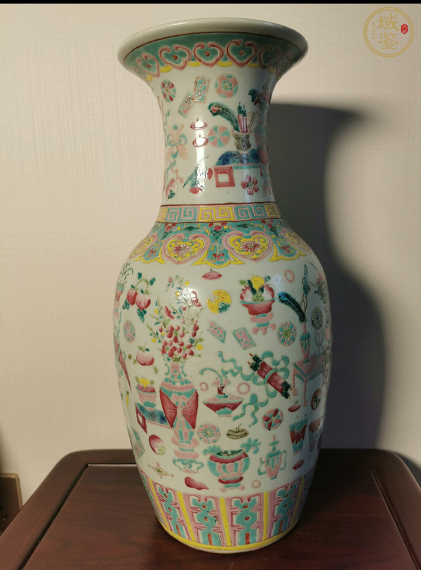 古玩陶瓷博古圖粉彩瓶真品鑒賞圖