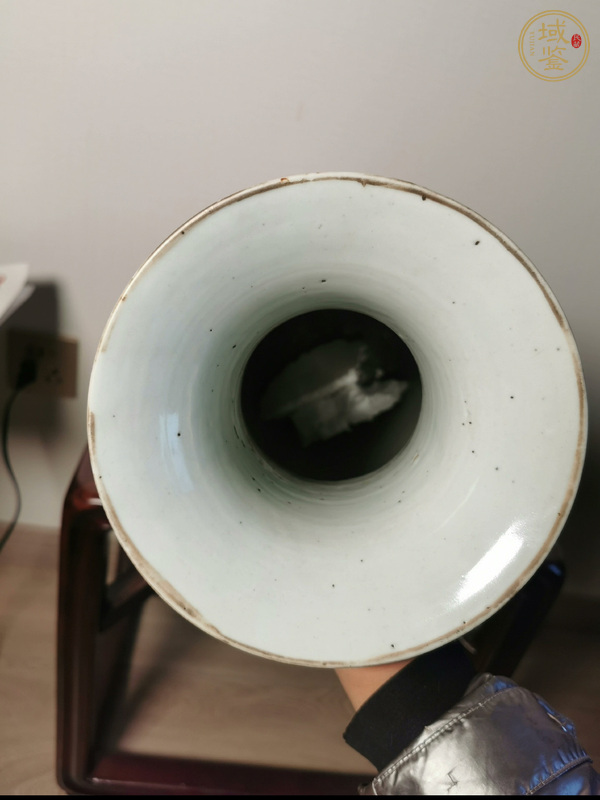 古玩陶瓷博古圖粉彩瓶真品鑒賞圖