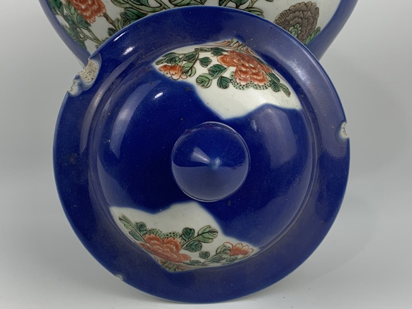 古玩陶瓷清晚期·灑藍(lán)開窗五彩花卉紋將軍罐拍賣，當(dāng)前價(jià)格1666元