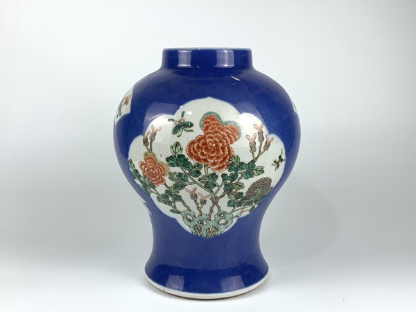 古玩陶瓷清晚期·灑藍(lán)開窗五彩花卉紋將軍罐拍賣，當(dāng)前價(jià)格1666元