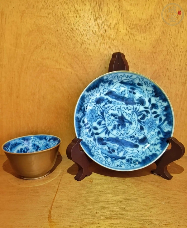 古玩外紫金釉內青花杯盤真品鑒賞圖