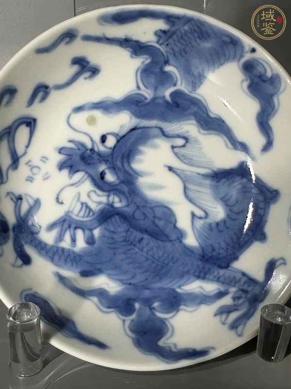 古玩陶瓷過墻龍紋青花盤真品鑒賞圖