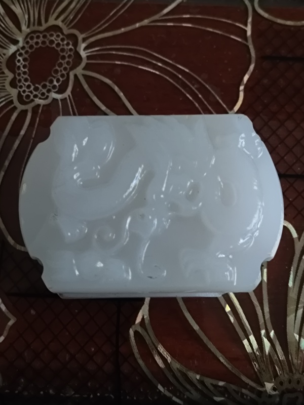 古玩轉(zhuǎn)賣料器雕“龍紋帶穿”拍賣，當前價格30000元