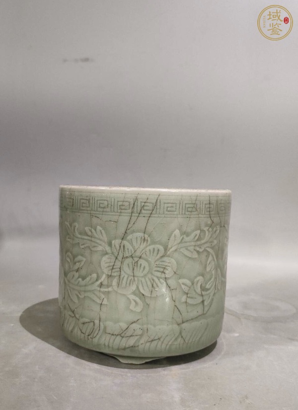 古玩陶瓷豆青釉刻花筒爐真品鑒賞圖