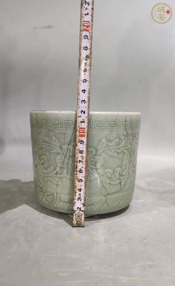 古玩陶瓷豆青釉刻花筒爐真品鑒賞圖
