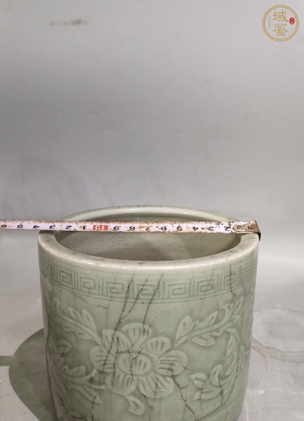 古玩陶瓷豆青釉刻花筒爐真品鑒賞圖