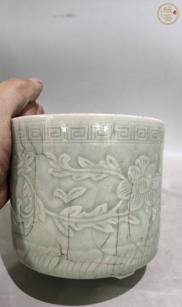 古玩陶瓷豆青釉刻花筒爐真品鑒賞圖