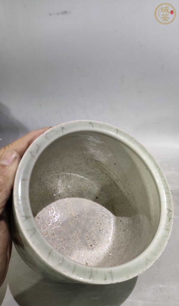 古玩陶瓷豆青釉刻花筒爐真品鑒賞圖