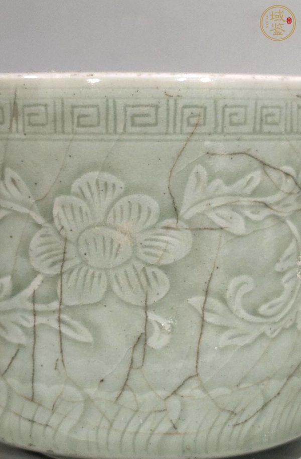 古玩陶瓷豆青釉刻花筒爐真品鑒賞圖