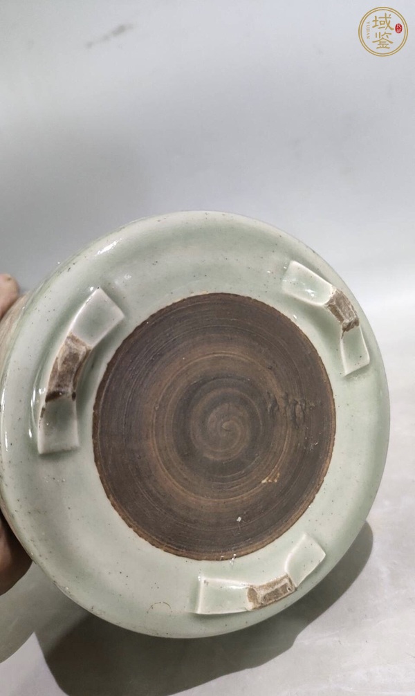 古玩陶瓷豆青釉刻花筒爐真品鑒賞圖