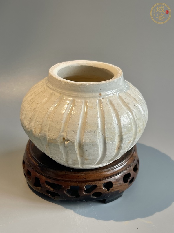古玩白釉瓜棱水盂真品鑒賞圖