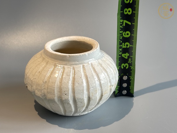 古玩陶瓷白釉瓜棱水盂真品鑒賞圖