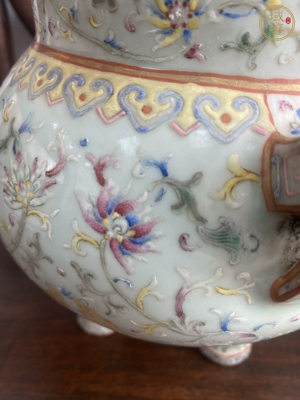 古玩陶瓷粉彩八吉祥花卉紋三足爐真品鑒賞圖