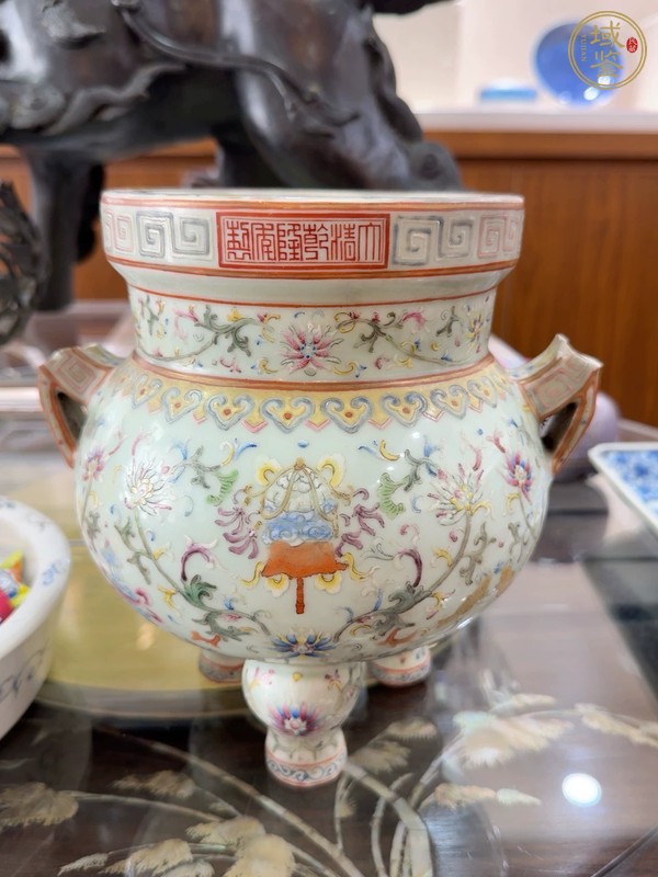 古玩陶瓷粉彩八吉祥花卉紋三足爐真品鑒賞圖