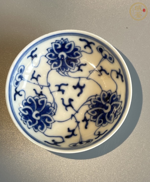 古玩晚清青花雙勾纏枝蓮小碟真品鑒賞圖