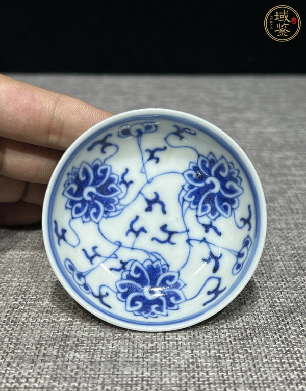 古玩陶瓷晚清青花雙勾纏枝蓮小碟真品鑒賞圖