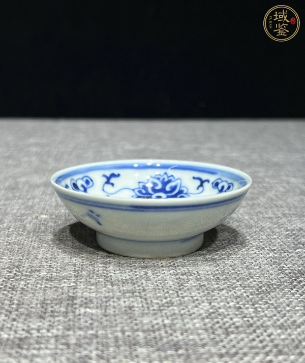 古玩陶瓷晚清青花雙勾纏枝蓮小碟真品鑒賞圖