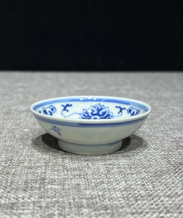 古玩陶瓷晚清青花雙勾纏枝蓮小碟拍賣(mài)，當(dāng)前價(jià)格1400元
