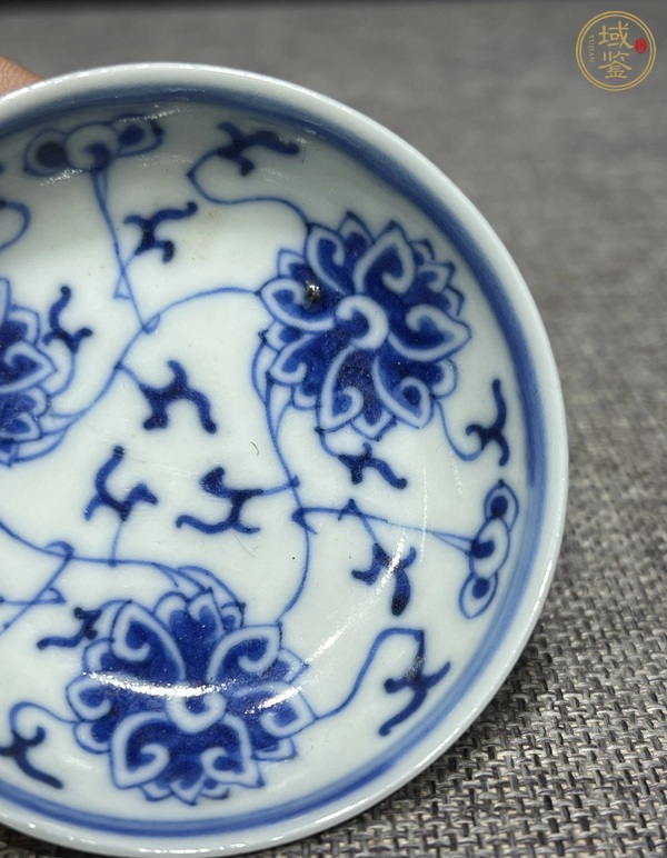 古玩陶瓷晚清青花雙勾纏枝蓮小碟真品鑒賞圖