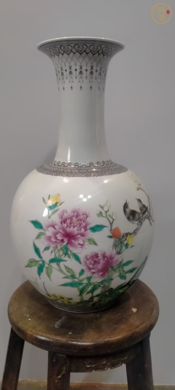 古玩陶瓷粉彩花鳥賞瓶真品鑒賞圖