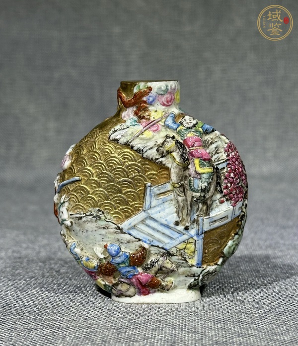 古玩陶瓷刀馬人鼻煙壺真品鑒賞圖