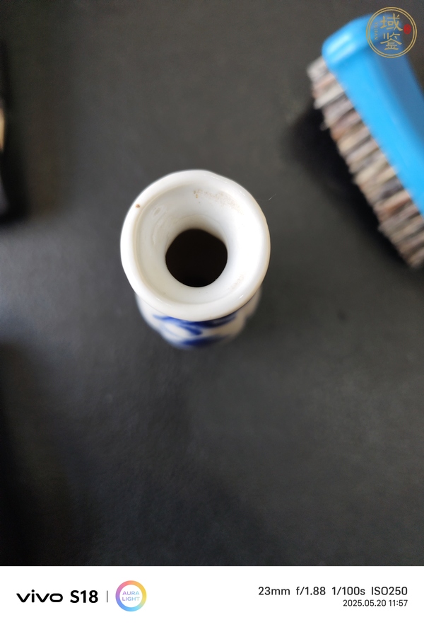 古玩陶瓷山水紋青花瓶真品鑒賞圖