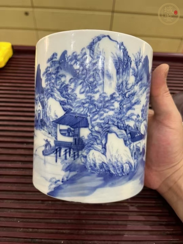 古玩陶瓷山水紋青花筆筒真品鑒賞圖
