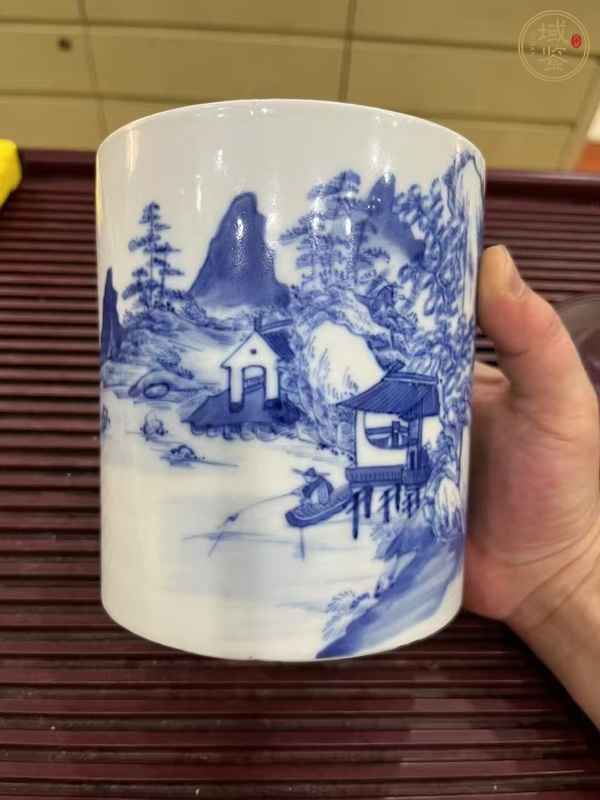 古玩陶瓷山水紋青花筆筒真品鑒賞圖