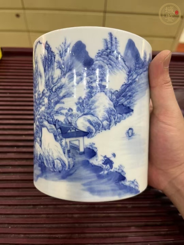 古玩陶瓷山水紋青花筆筒真品鑒賞圖