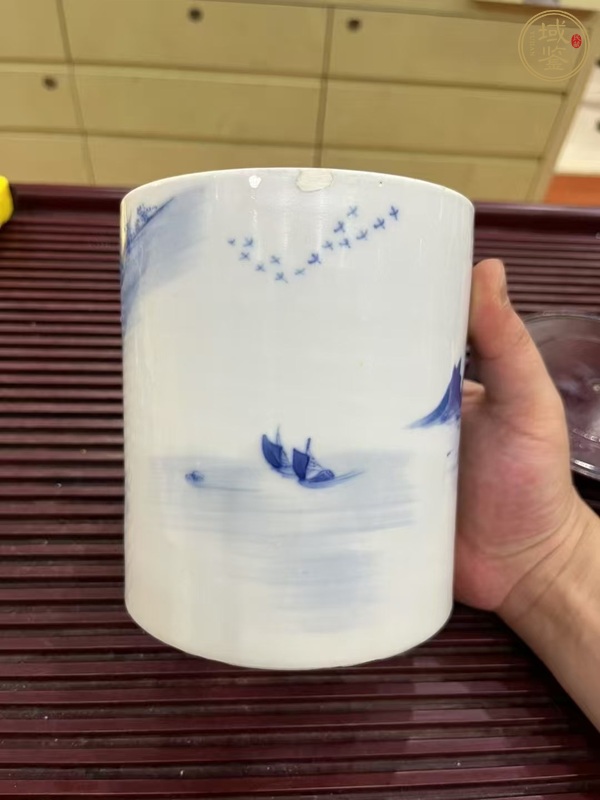 古玩陶瓷山水紋青花筆筒真品鑒賞圖