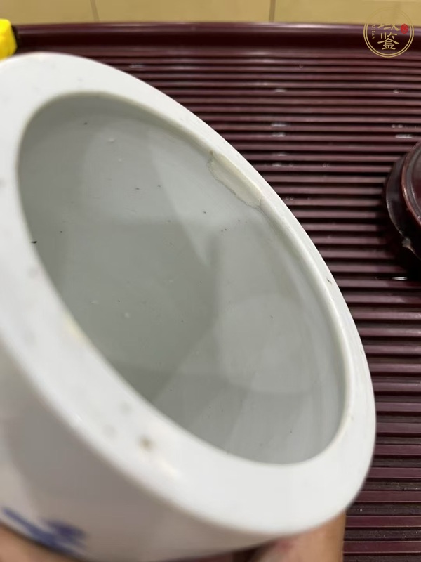 古玩陶瓷山水紋青花筆筒真品鑒賞圖