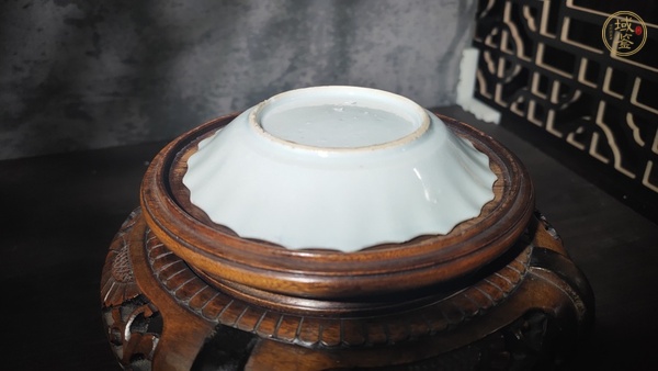 古玩陶瓷清康熙·青花人物圖花口盤真品鑒賞圖