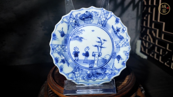 古玩陶瓷清康熙·青花人物圖花口盤真品鑒賞圖